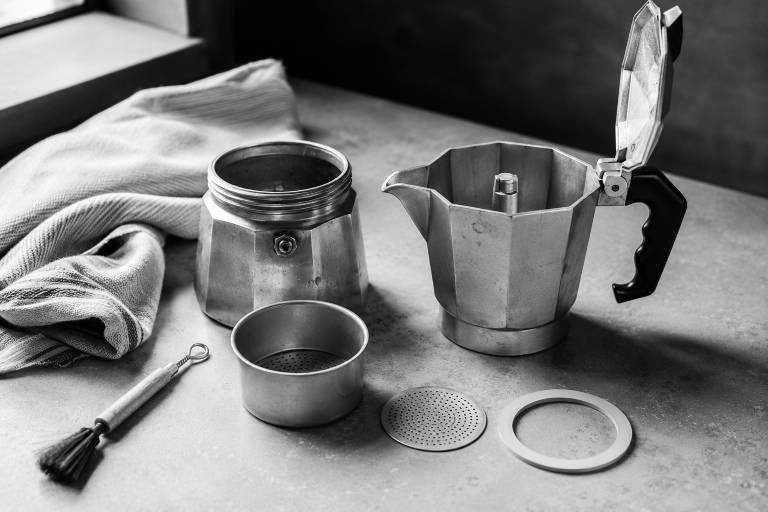 How to Clean a Moka Pot: A Step-By-Step Cleaning Guide